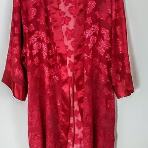 NEW RED FLORAL SLIP, 100% POLYESTER, KNEE LENGTH, SIZE M, BY AMELIA
